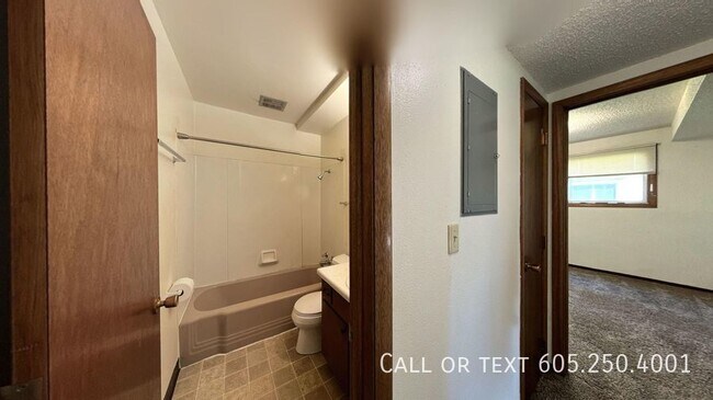 Building Photo - Effortless Living: Open-Layout 2BR Home