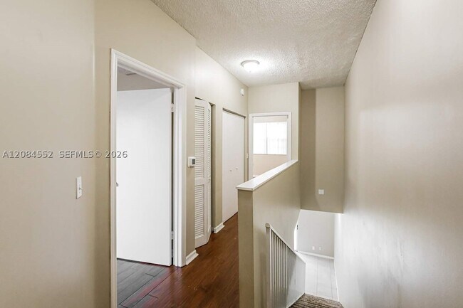 Building Photo - 1136 Sorrento Dr
