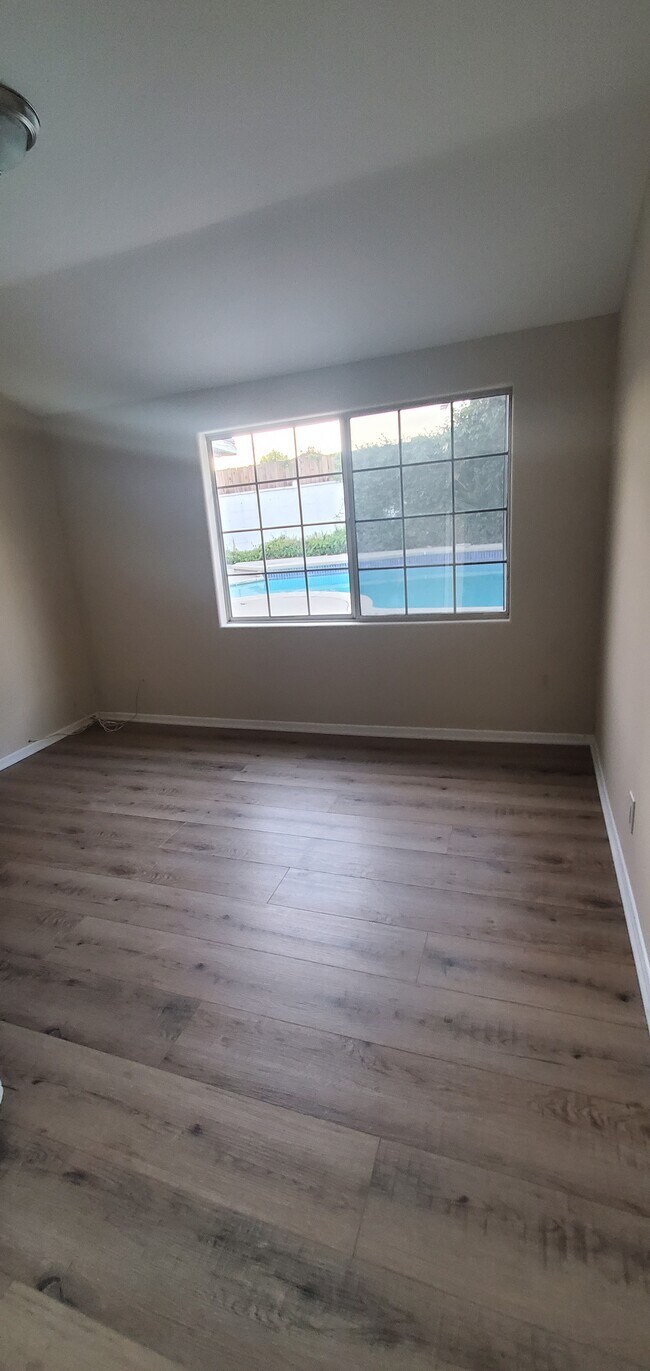 Building Photo - 17425 Elkwood St