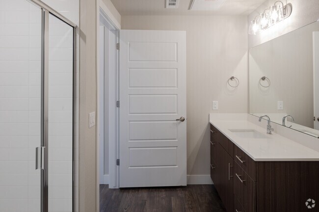 1BR, 1BA - 695SF - Basecamp