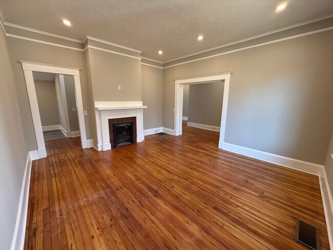 Building Photo - 4 Bedroom Fully Remodeled House Located in Five Points!