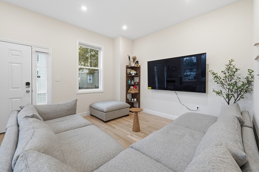 Building Photo - 77 North St