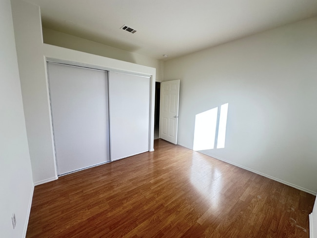 Building Photo - "Charming 2-Bed, 2-Bath Condo with Cozy Fireplace in Prime Stevenson Ranch Location!"