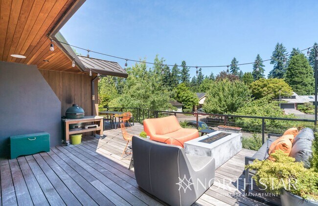 Building Photo - Perfectly located Lake Oswego Mid-century Modern Home with Lake Rights