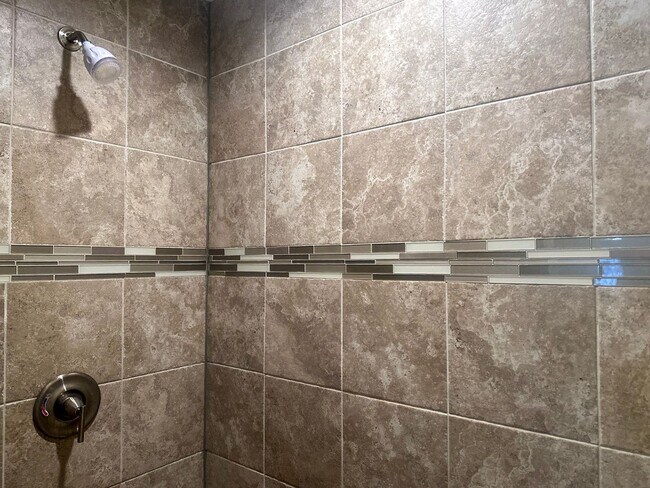 Building Photo - 4 Bedroom / 2.5 Bath Home