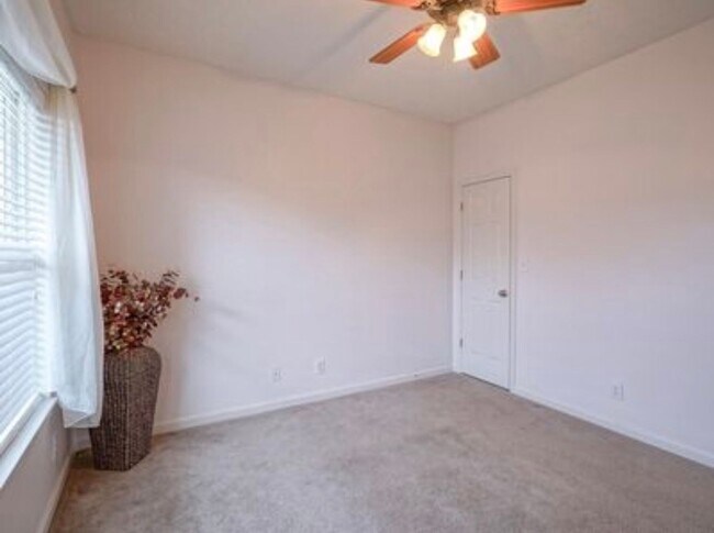 Building Photo - Spacious 3-Bedroom Lafayette Home with Office, Fenced Yard & 3-Car Garage