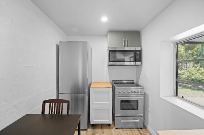 Building Photo - 3355 SW 22nd St