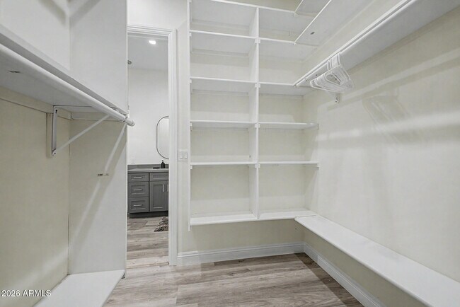 Building Photo - 1344 E Polk St