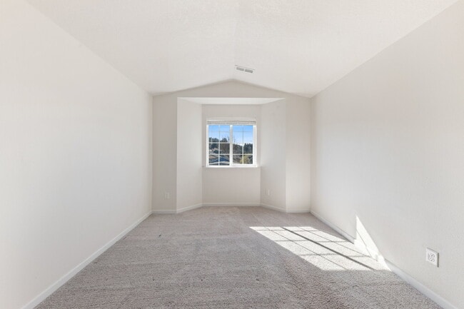 Building Photo - Newly Remodeled 3 bedroom Home