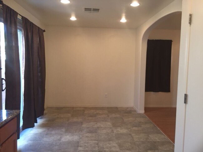Building Photo - 4-bedroom, 3 bath + Loft!  Mountain's Edge 89178