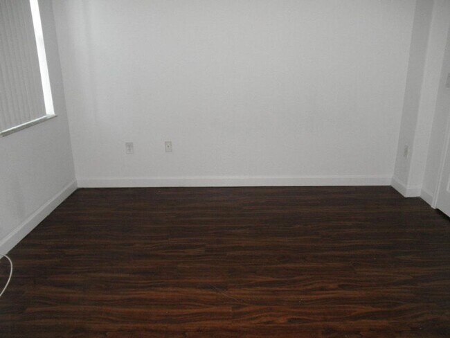 Building Photo - 3002 Shoma Dr