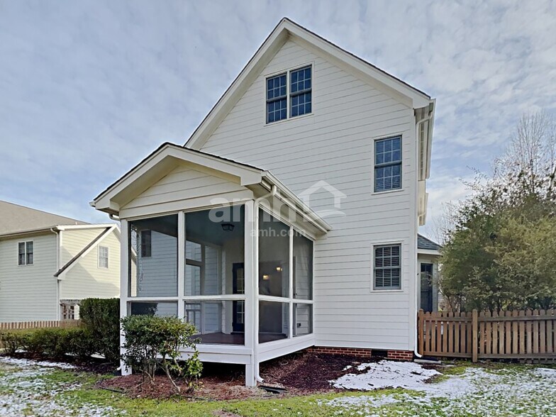Building Photo - 925 Alba Rose Ave