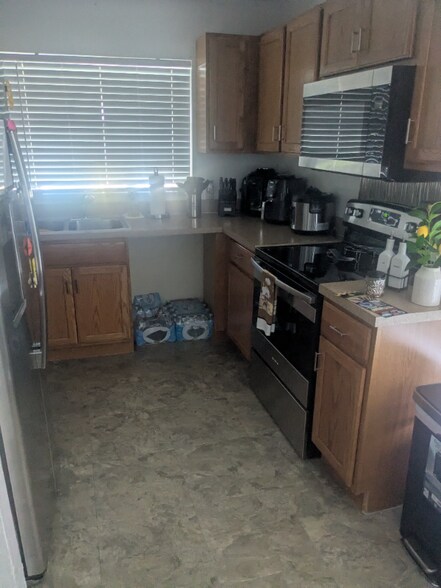 Building Photo - 418 Cart Ct