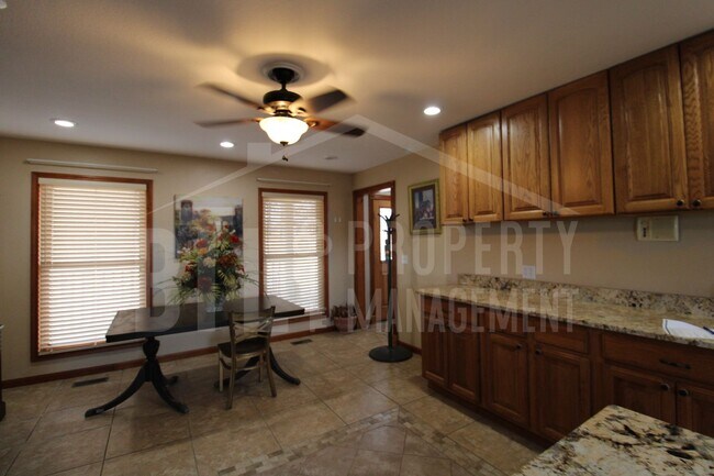 Building Photo - 4-bedroom, 3.5-bath home in Kirbyville, MO.