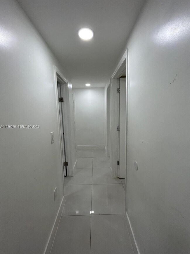 Building Photo - 407 NW 33rd St