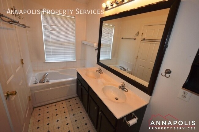 Building Photo - 66 Harbour Heights Dr