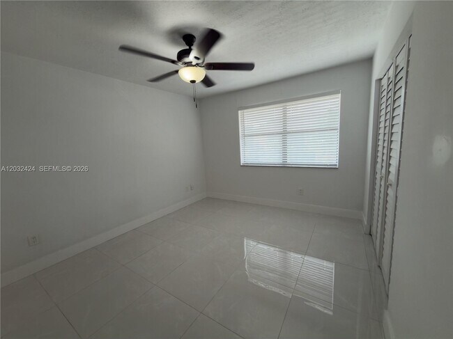 Building Photo - 2500 W 67th Pl