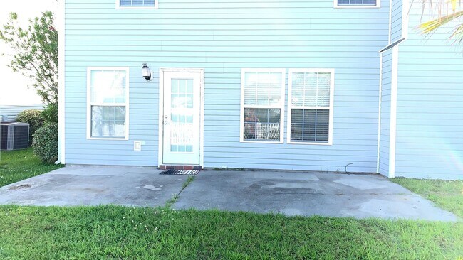 Building Photo - Beautiful 4-Bedroom,2.5-Baths with Two Car...