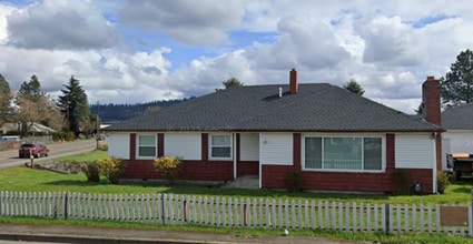 Building Photo - Large 4 Bedroom 2 Bath 1 Story Home with L...