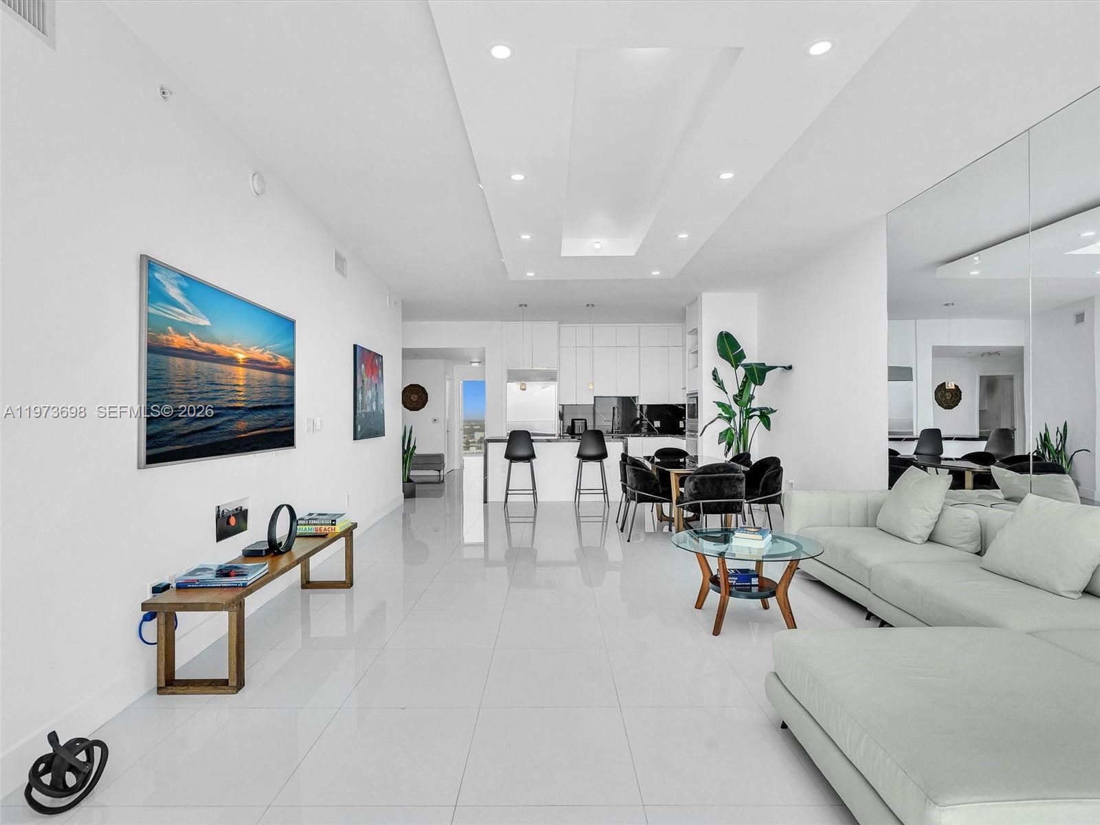 Building Photo - 2020 N Bayshore Dr