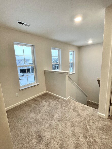 Building Photo - 1124 Leanndra Pk