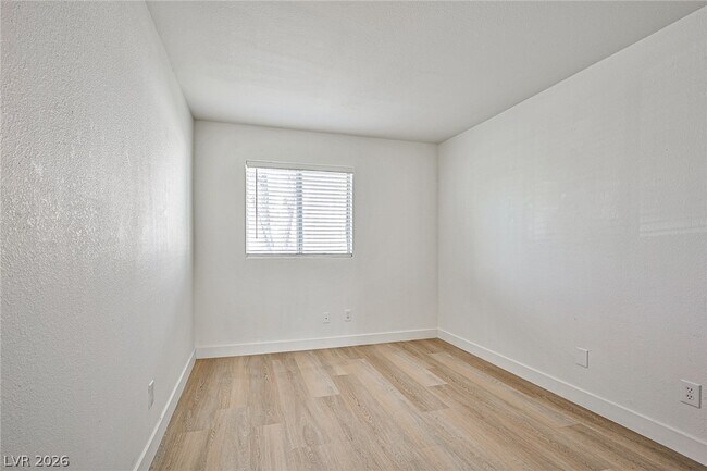 Building Photo - 5238 Souvenir Ln
