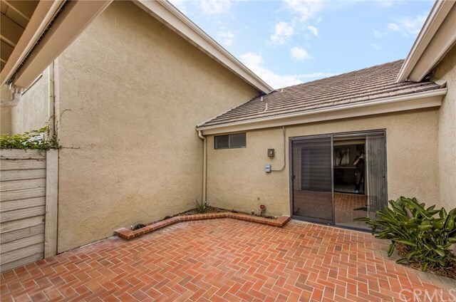 Building Photo - 12 Foxglen