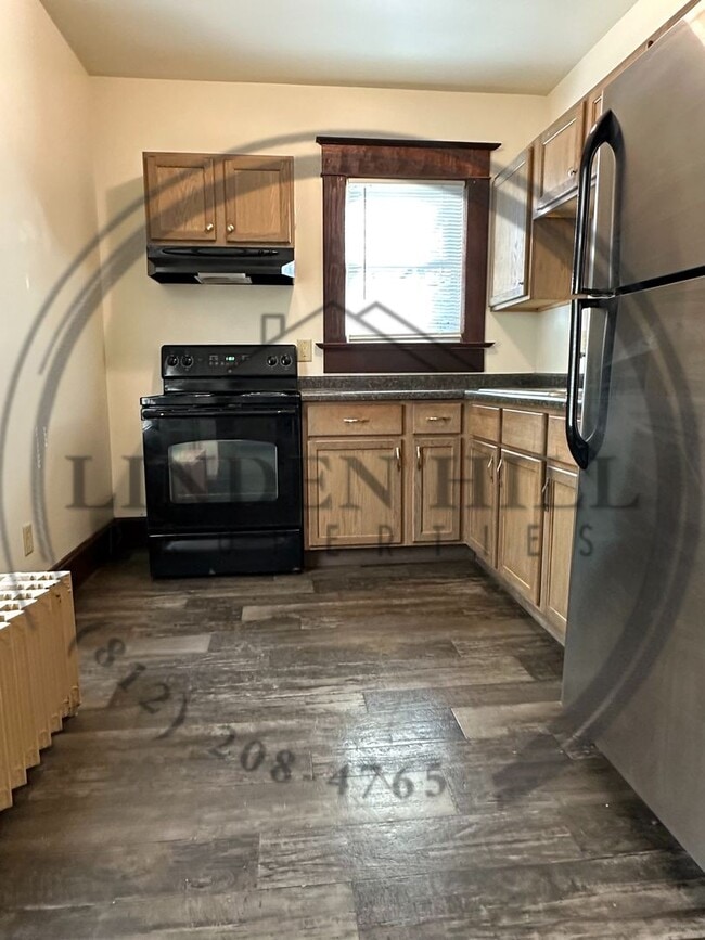 Building Photo - One Bedroom Apartment - All Utilities Paid
