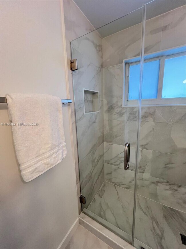 Building Photo - 2827 SW 24th St