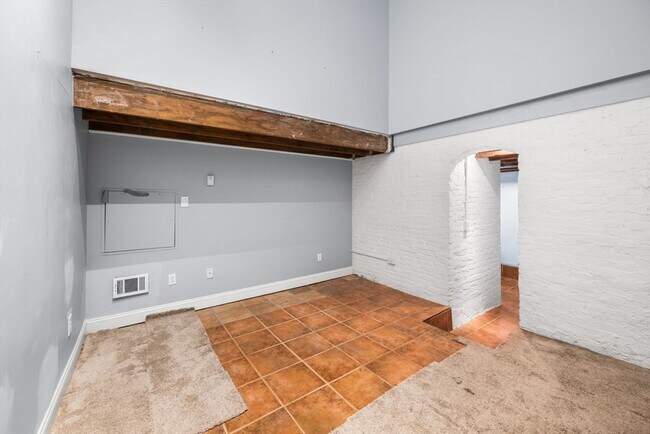 Building Photo - 330 1/2 E St