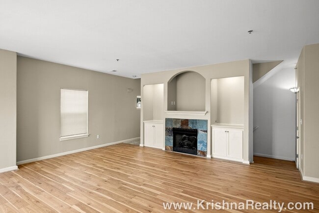 Building Photo - Spectacular 3BD* 2.5 BA* Condo*by Nike Wor...