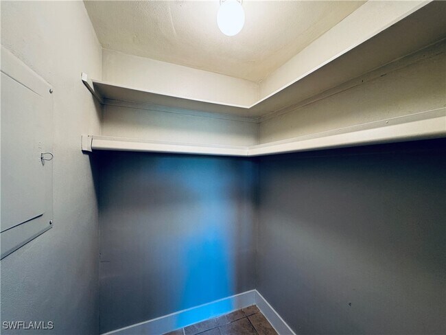 Building Photo - 4107 SE 18th Pl