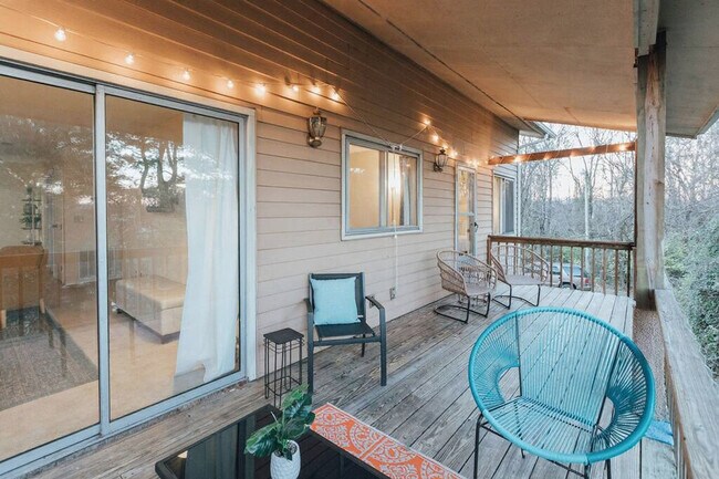 Building Photo - 722 Liberty Bell Blvd