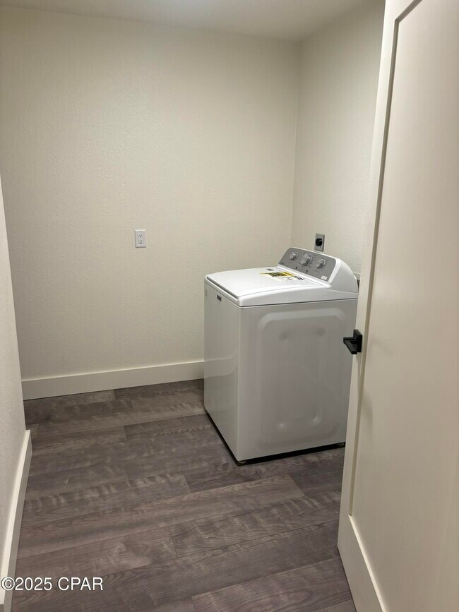 Building Photo - 2809 Lagoon Knoll Dr