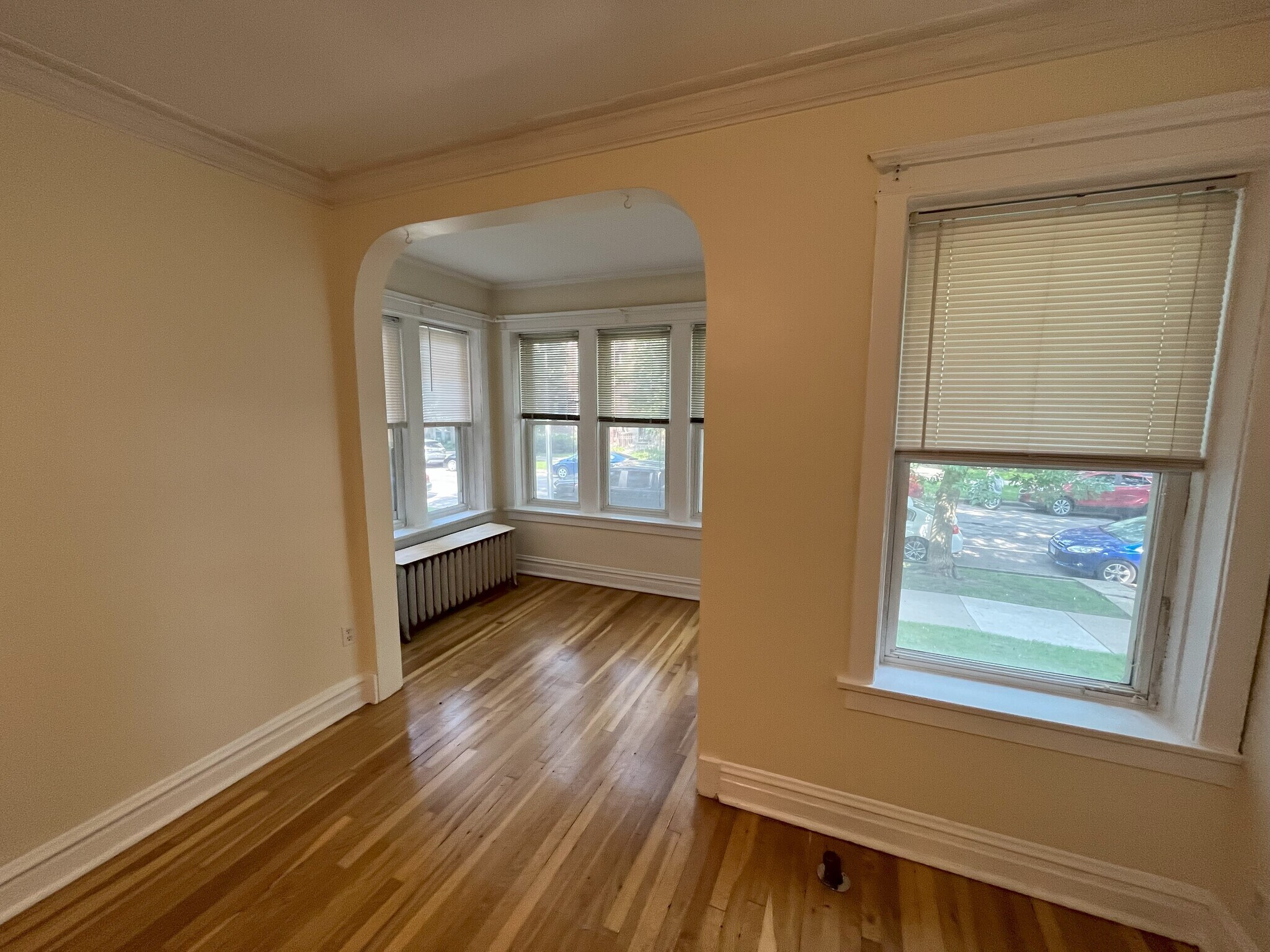 Sunroom - 4850 N Rockwell St