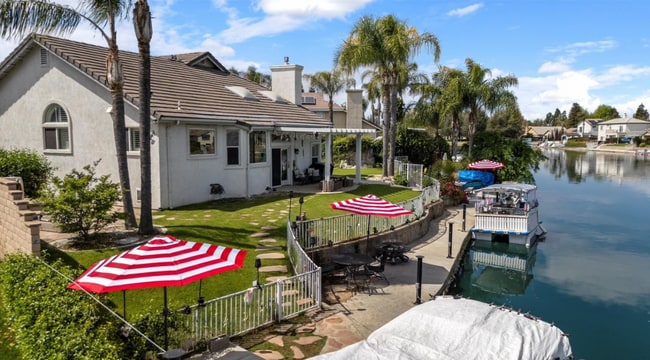 Building Photo - Beautiful 3-Bedroom, 3-Bath Home in Riverl...