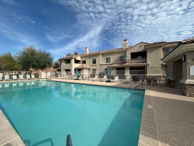 Building Photo - 955 E Knox Rd