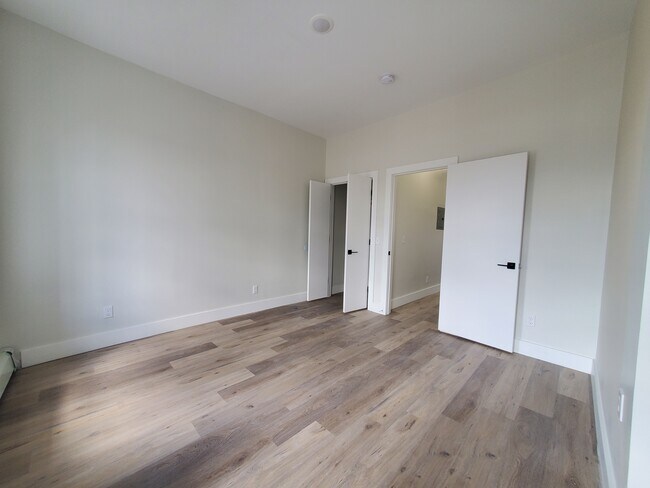 Unit 2R - 1716 John F Kennedy Blvd