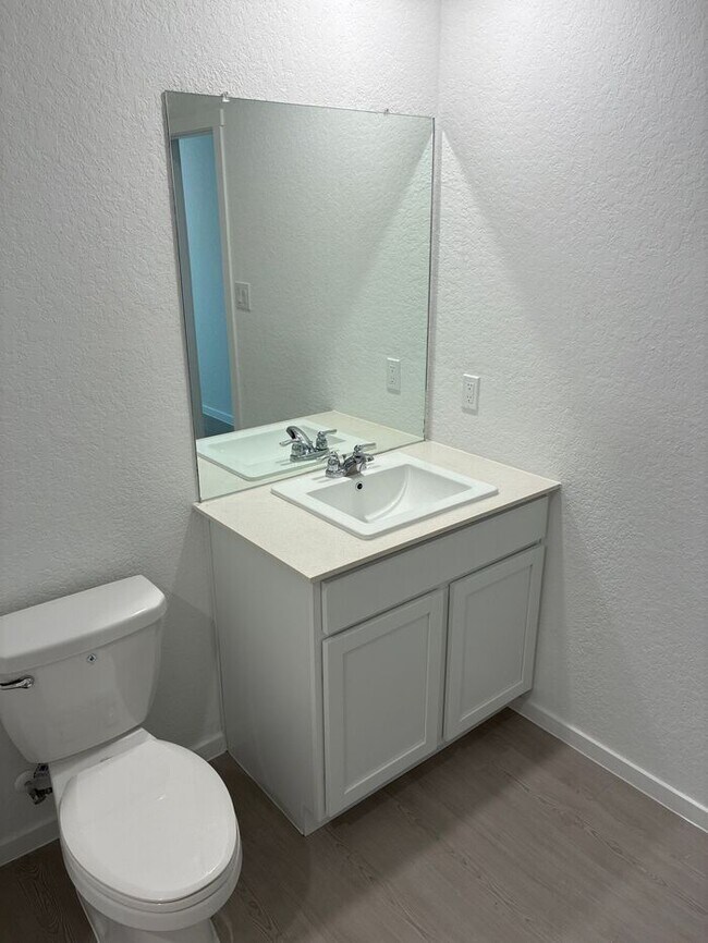 Building Photo - Charming 4 beds 2 baths in San Antonio!