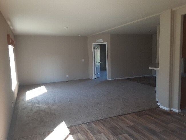 Building Photo - 28041 Fern Ridge Rd