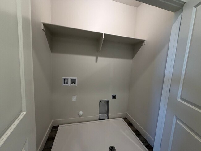 Building Photo - BRAND NEW TOWNHOME FOR RENT!