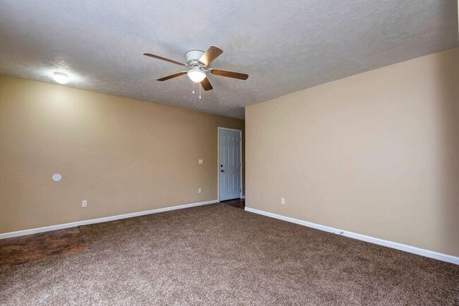 Building Photo - 652 N Belview Ave