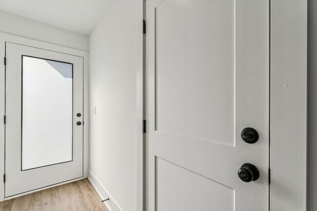 Building Photo - High-End 2BR Townhome | Rooftop Terrace + 2-Car Garage | 24-Unit Commnity
