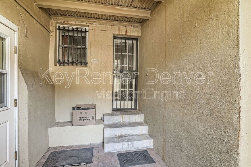 Building Photo - 682 N Clarkson St