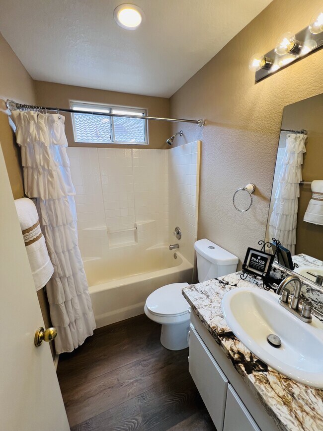 Building Photo - 40624 Corte Albara