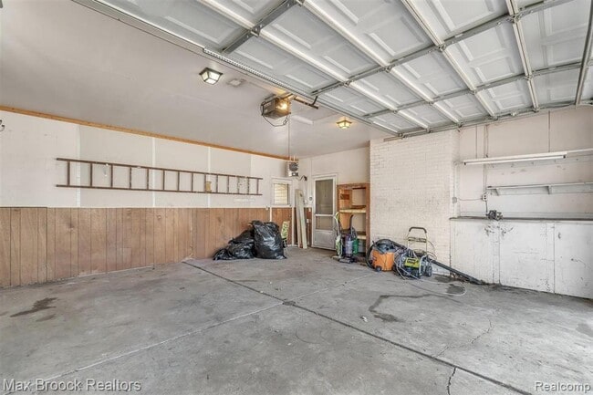 Building Photo - 1102 Davenport Dr