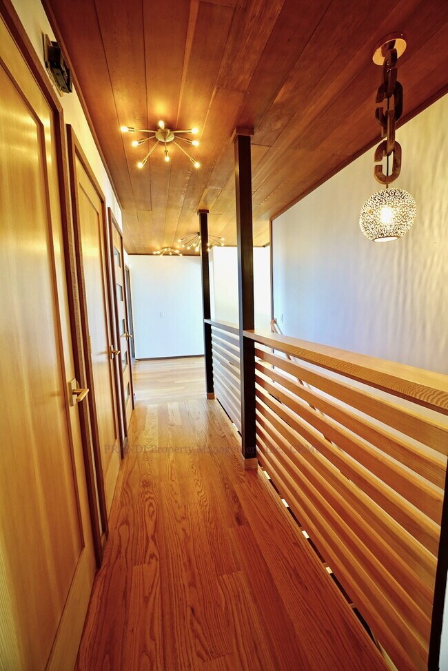 Building Photo - Unmatched Quality and Unparalleled Views F...