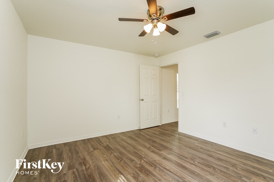 Building Photo - 2204 NE 22nd Pl