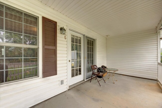 Building Photo - 1369 S Stella Dr