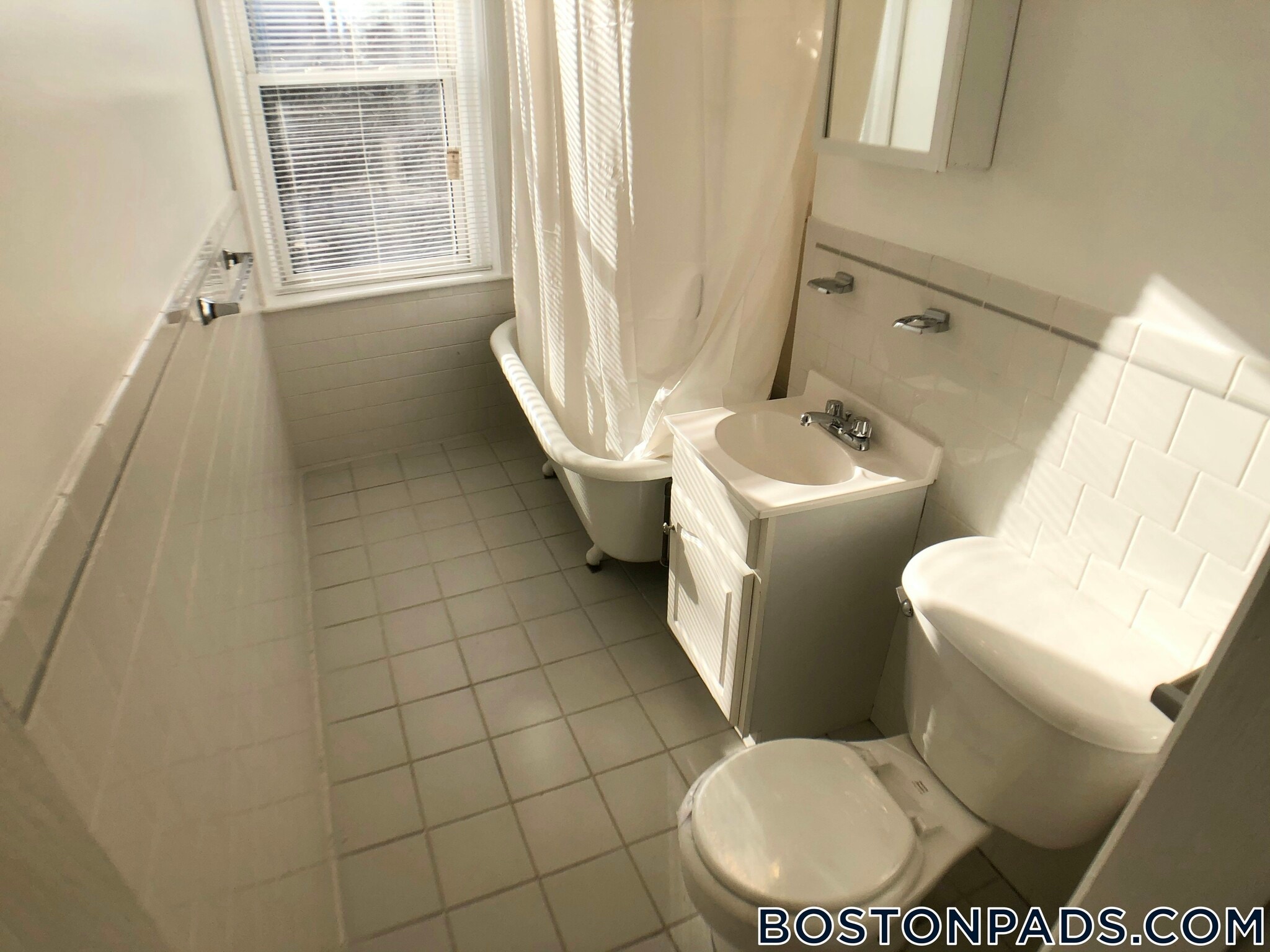 Building Photo - 195 Park Dr